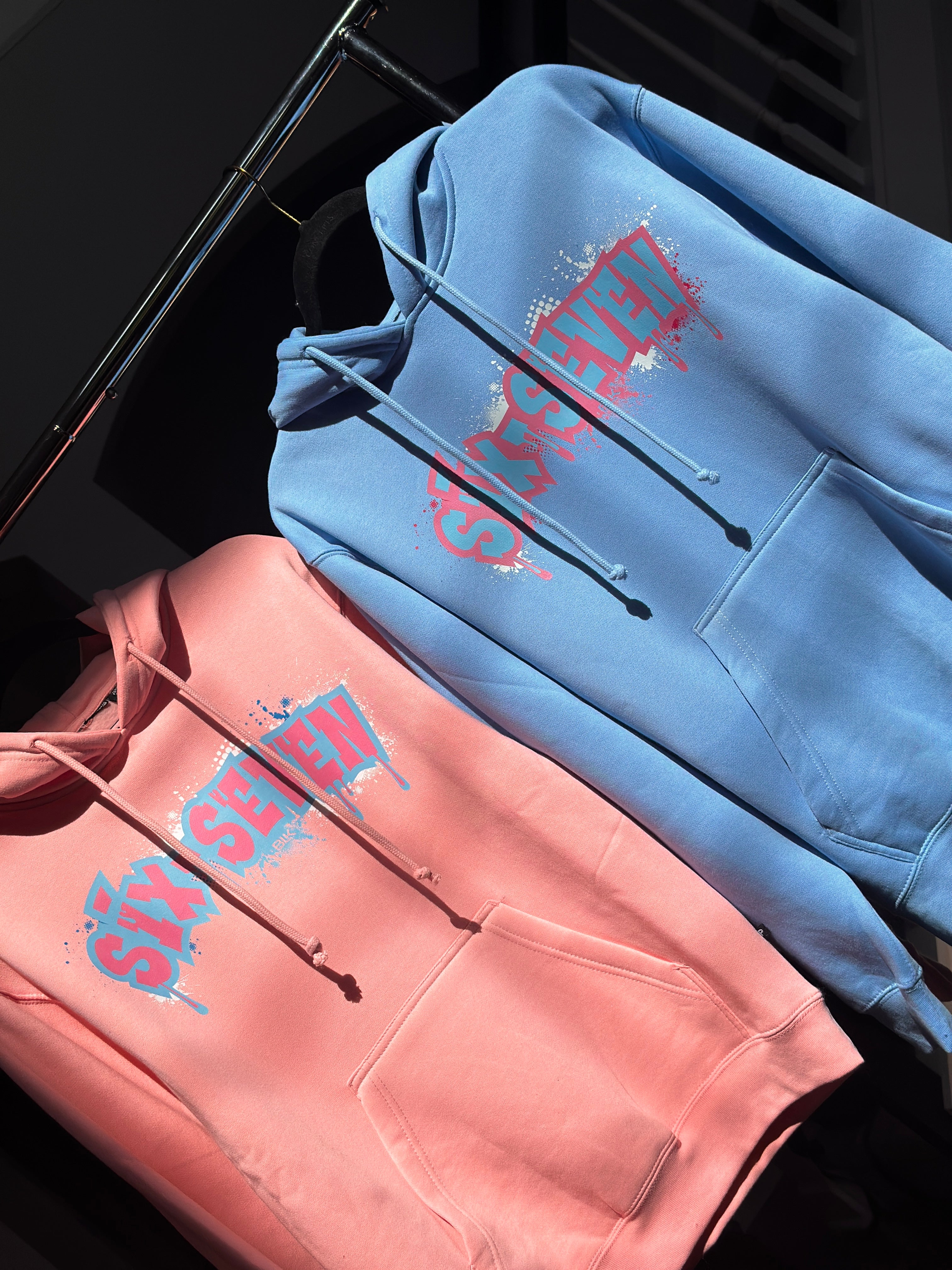 whiskymellow フーディー BLK the Label SIX-SEVEN Drip Hoodie in Vibrant Blue with Pink Graffiti